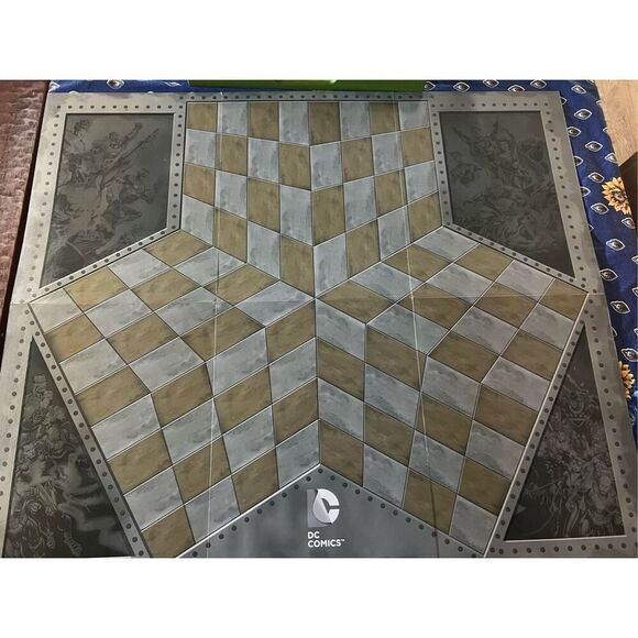 Rare Justice League DC Comics 3D Folding Graphic Chess Board - Picture 4 of 9